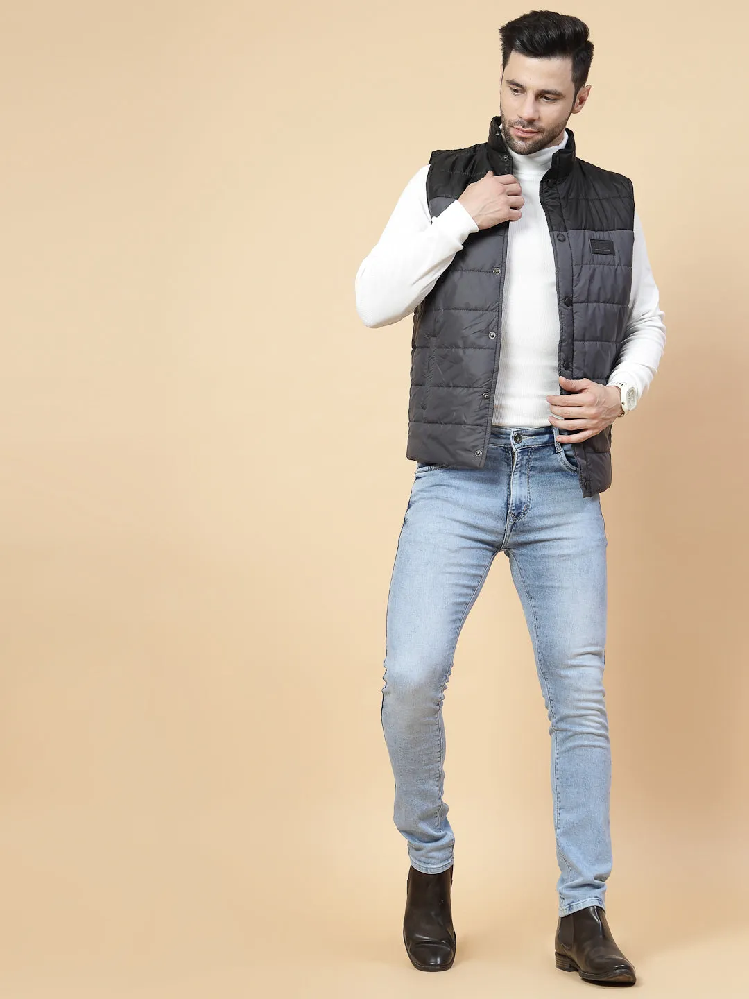 Men Colorblocked Sleeveless Puffer Jacket