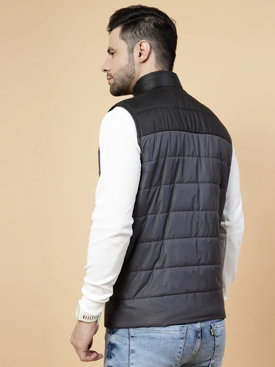 Men Colorblocked Sleeveless Puffer Jacket